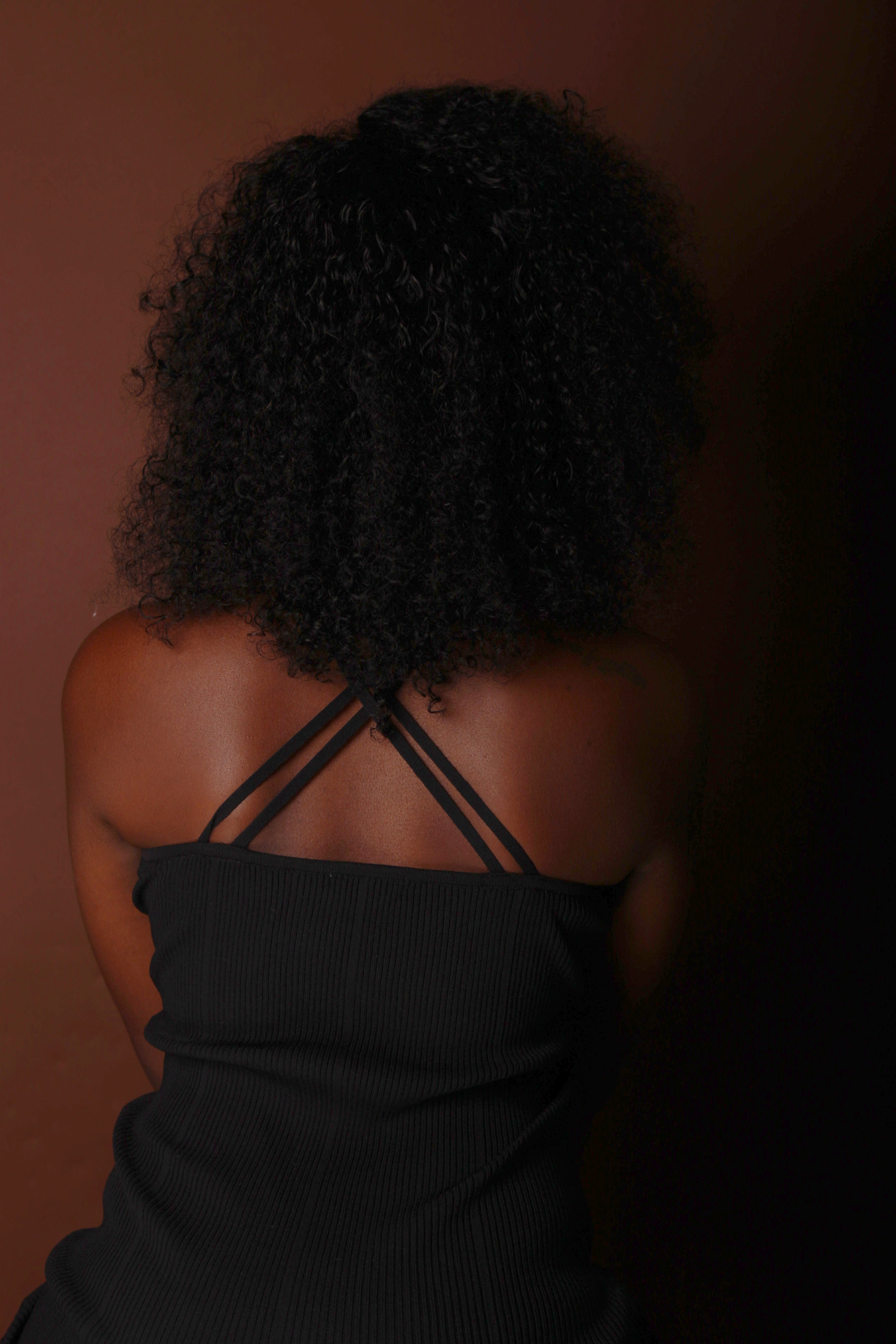 Kimberley - La perruque bouclée