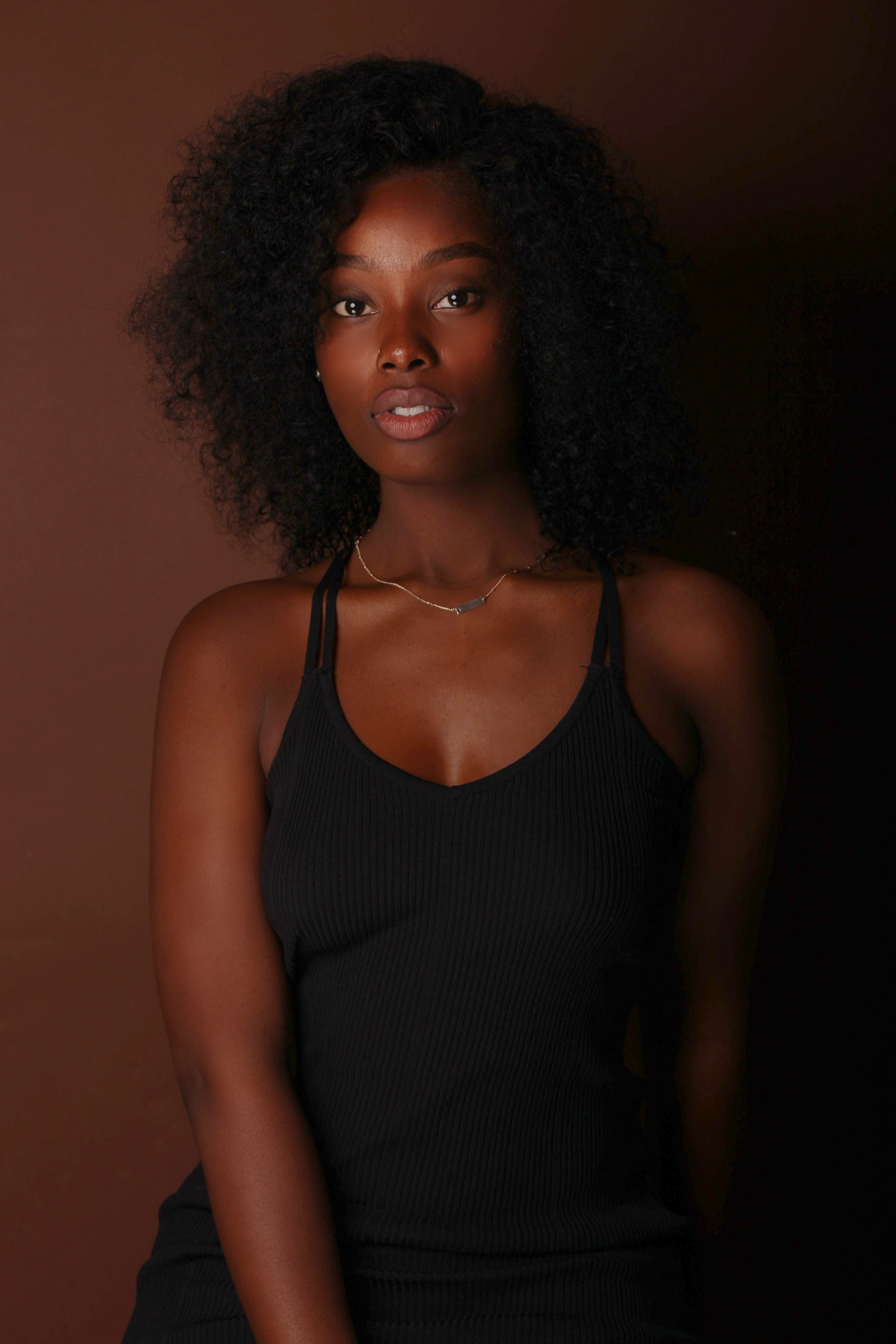 Kimberley - La perruque bouclée